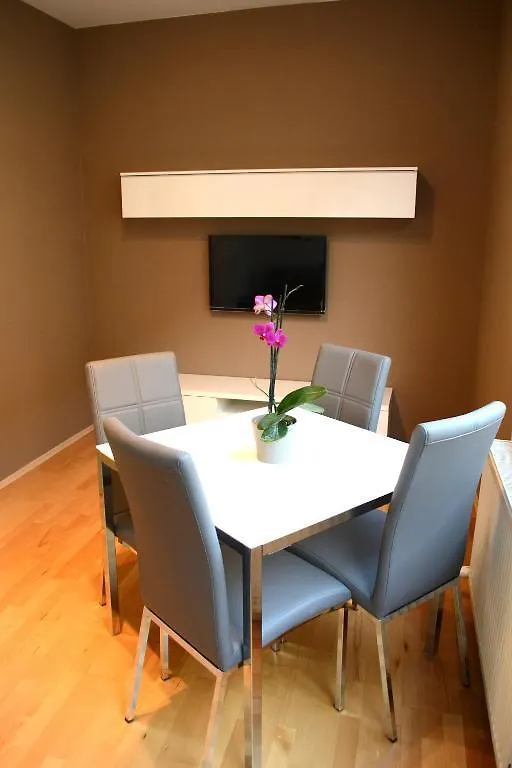 Vienna Inn Apartments 2*,