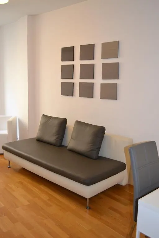 Vienna Inn Apartments 2*,