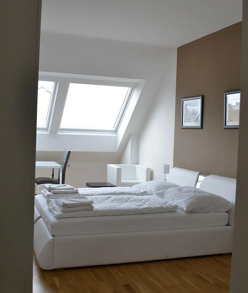 Vienna Inn Apartments 2*,